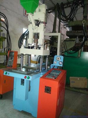 大量雙合金螺桿二手立式注塑機(jī)優(yōu)惠價出售，適合手機(jī)連接產(chǎn)品制造